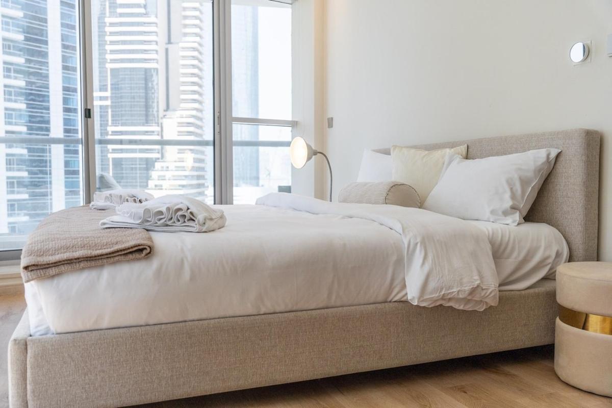 Bright 1-Bedroom With View Dubai Marina المظهر الخارجي الصورة