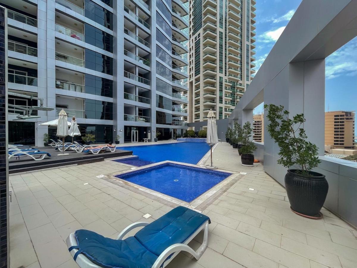 Bright 1-Bedroom With View Dubai Marina المظهر الخارجي الصورة