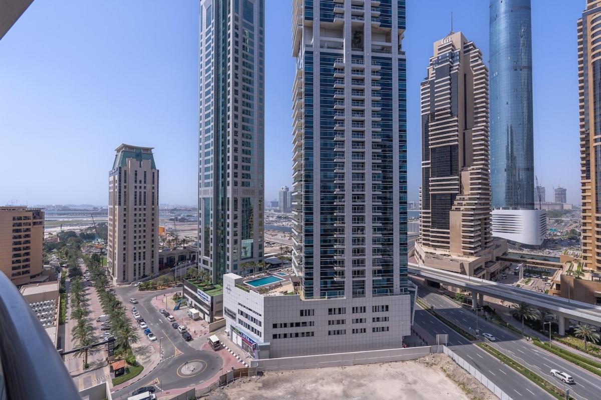 Bright 1-Bedroom With View Dubai Marina المظهر الخارجي الصورة