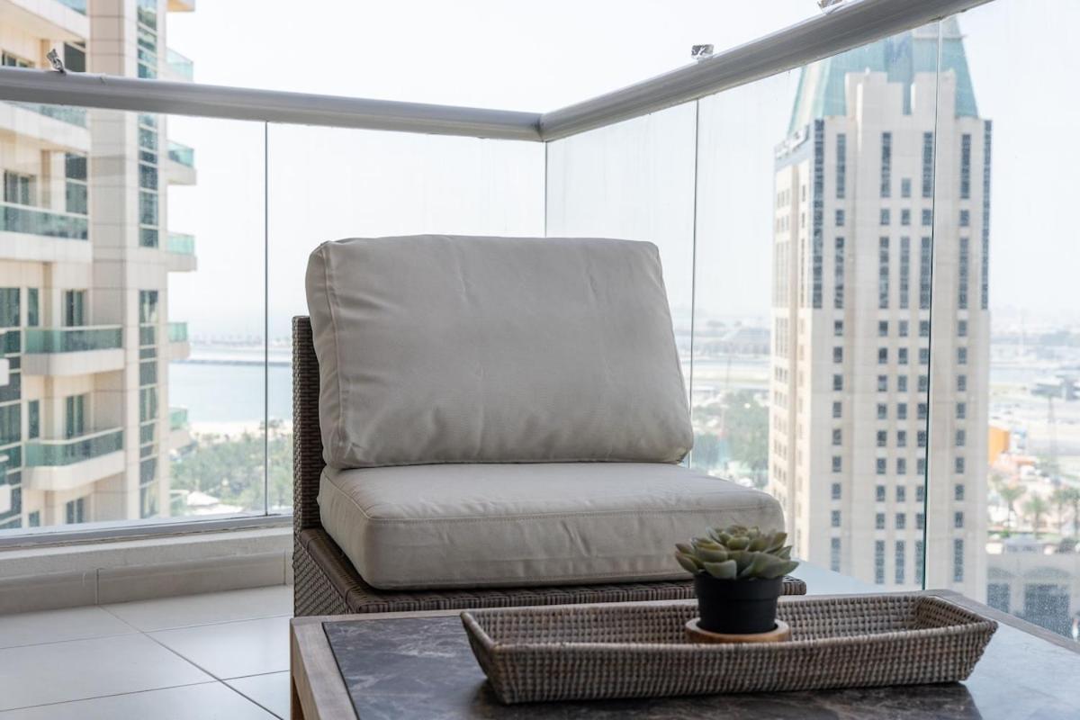 Bright 1-Bedroom With View Dubai Marina المظهر الخارجي الصورة